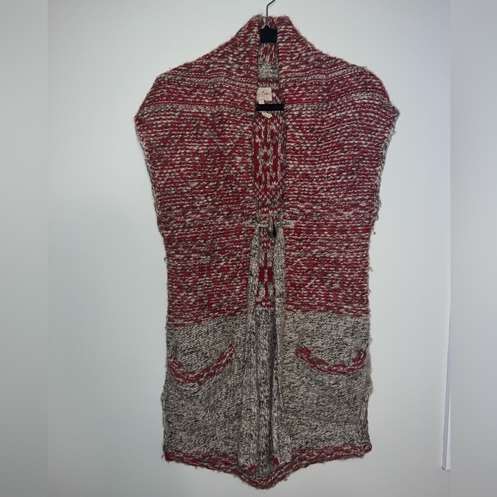 Aritzia Wilfred Free chunky knit Sweater Vest with toggle closure